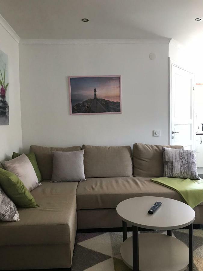Lagenhet I Villa Pa Fornudden Tyreso Luaran gambar