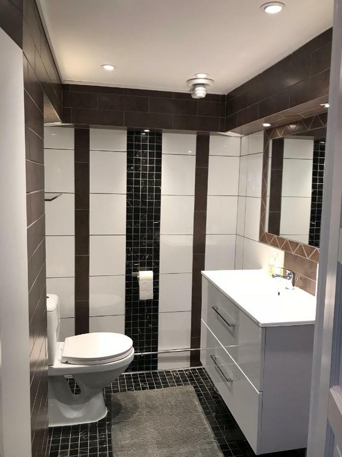 Lagenhet I Villa Pa Fornudden Tyreso Luaran gambar